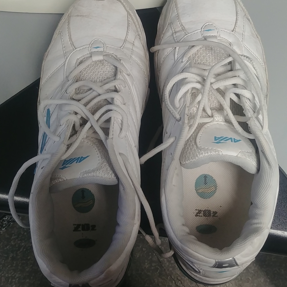 Avia Tennis shoes womans tennis shoes. Gently used. Non smoking home. 9.5